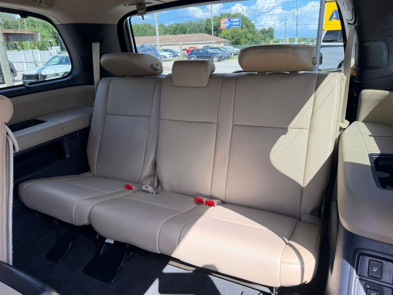 Toyota Sequoia Platinum 4WD 2013