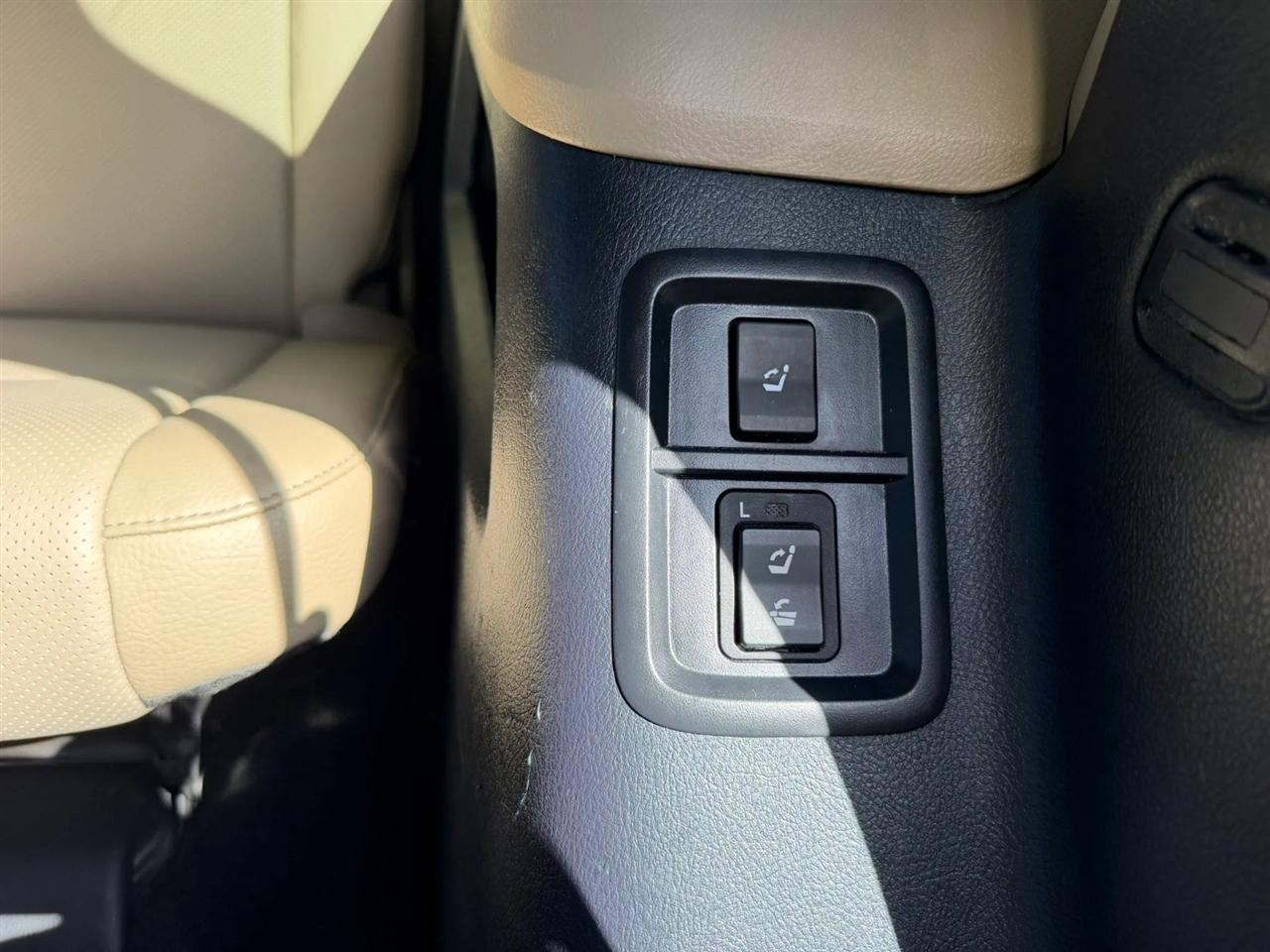 Toyota Sequoia Platinum 4WD 2013