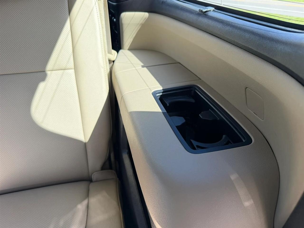 Toyota Sequoia Platinum 4WD 2013