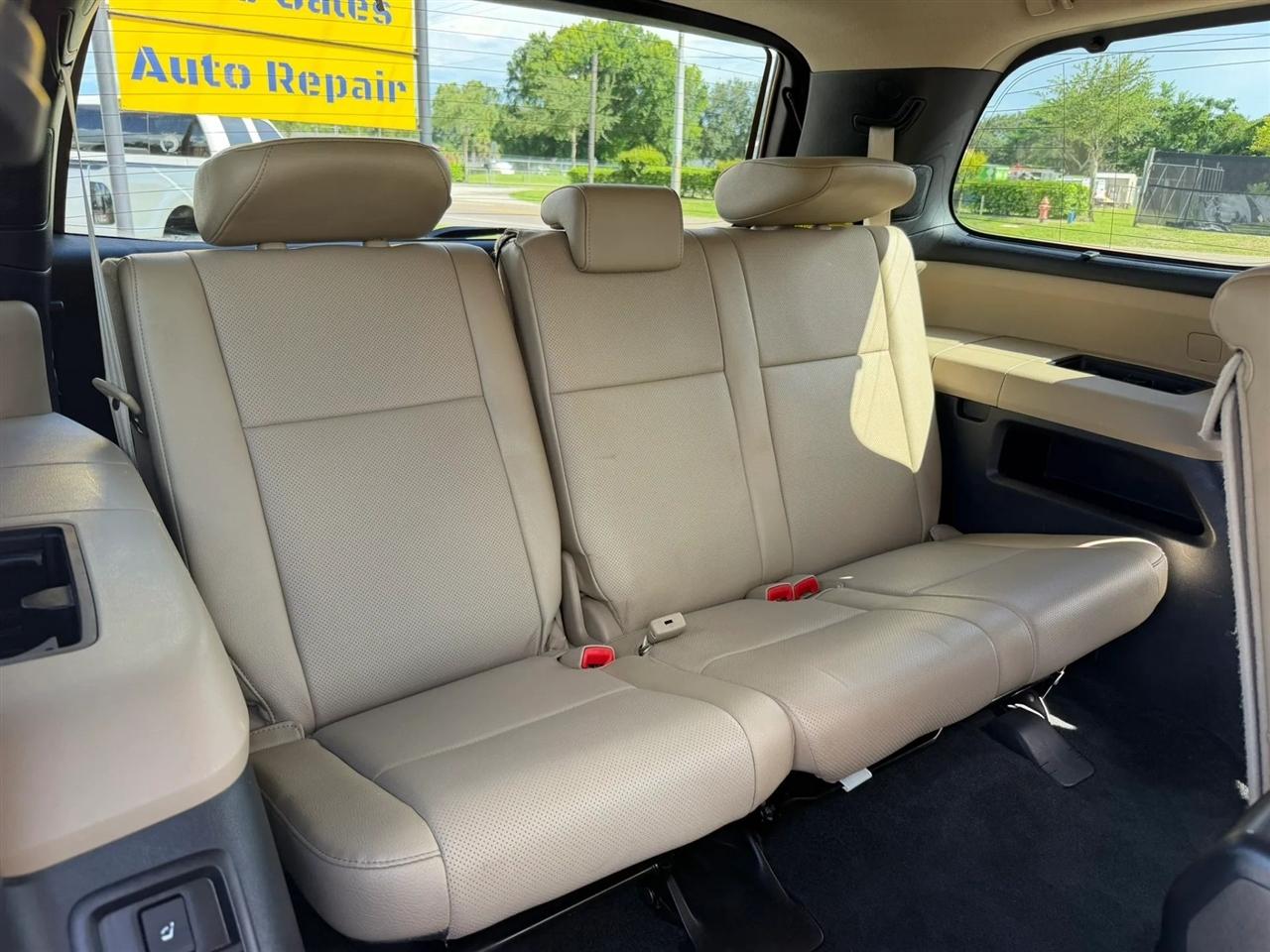 Toyota Sequoia Platinum 4WD 2013