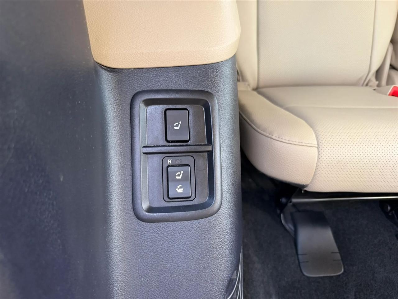 Toyota Sequoia Platinum 4WD 2013