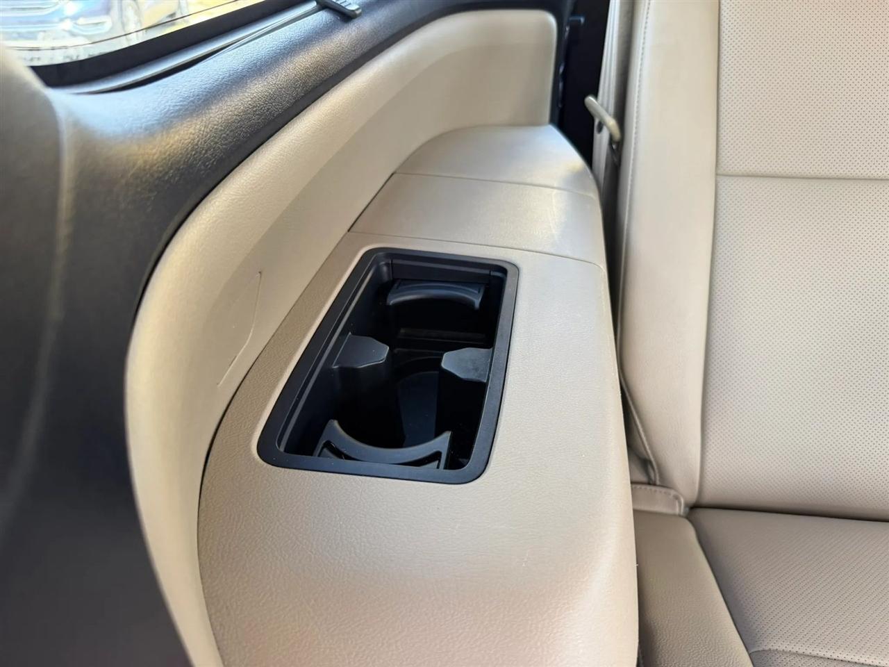 Toyota Sequoia Platinum 4WD 2013