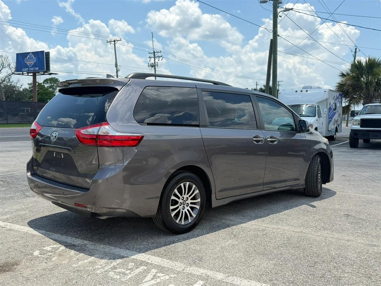 Toyota Sienna Limited Premium 7-Passenger 2018