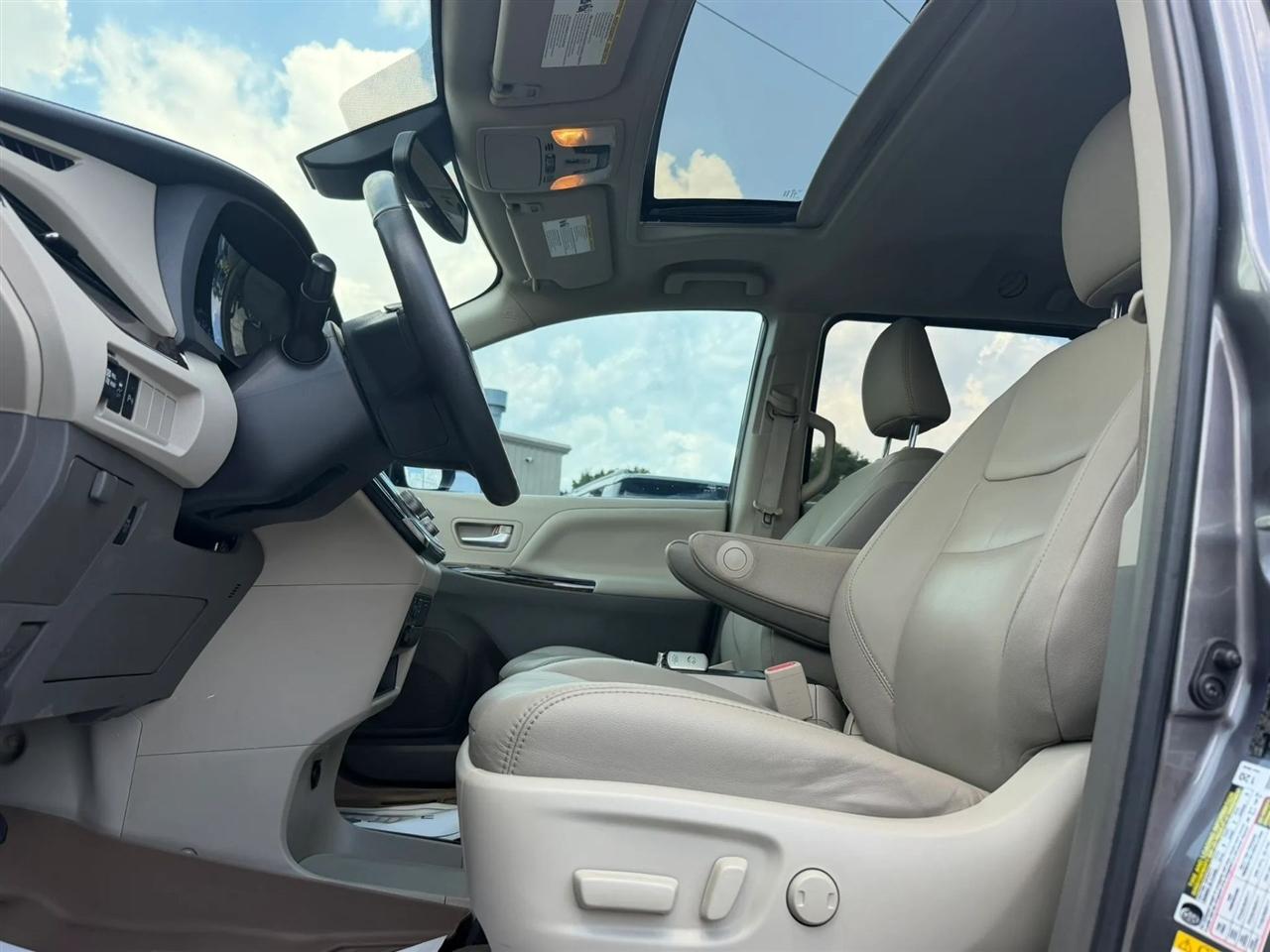 Toyota Sienna Limited Premium 7-Passenger 2018