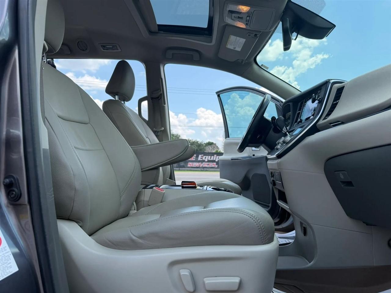 Toyota Sienna Limited Premium 7-Passenger 2018