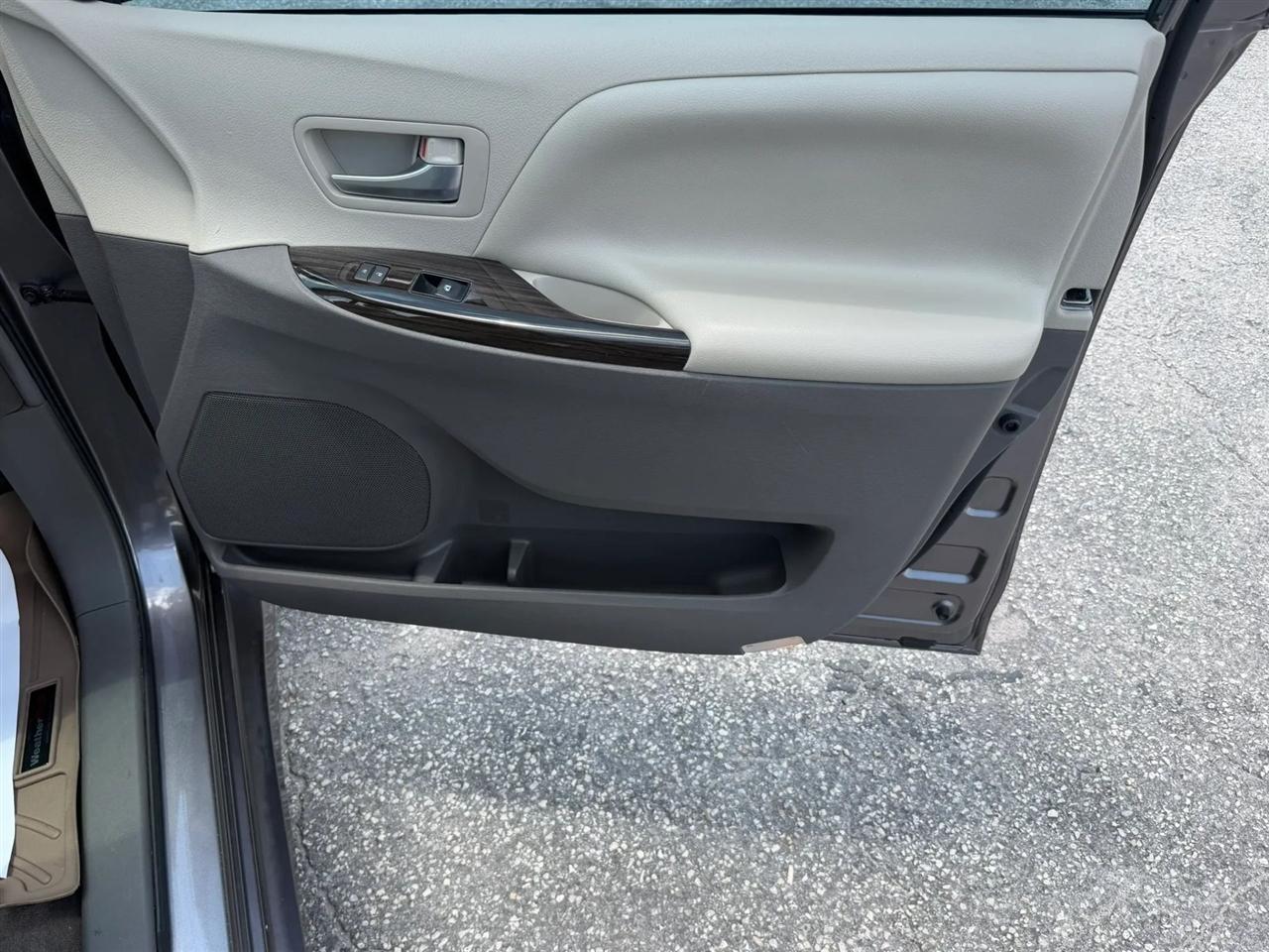 Toyota Sienna Limited Premium 7-Passenger 2018