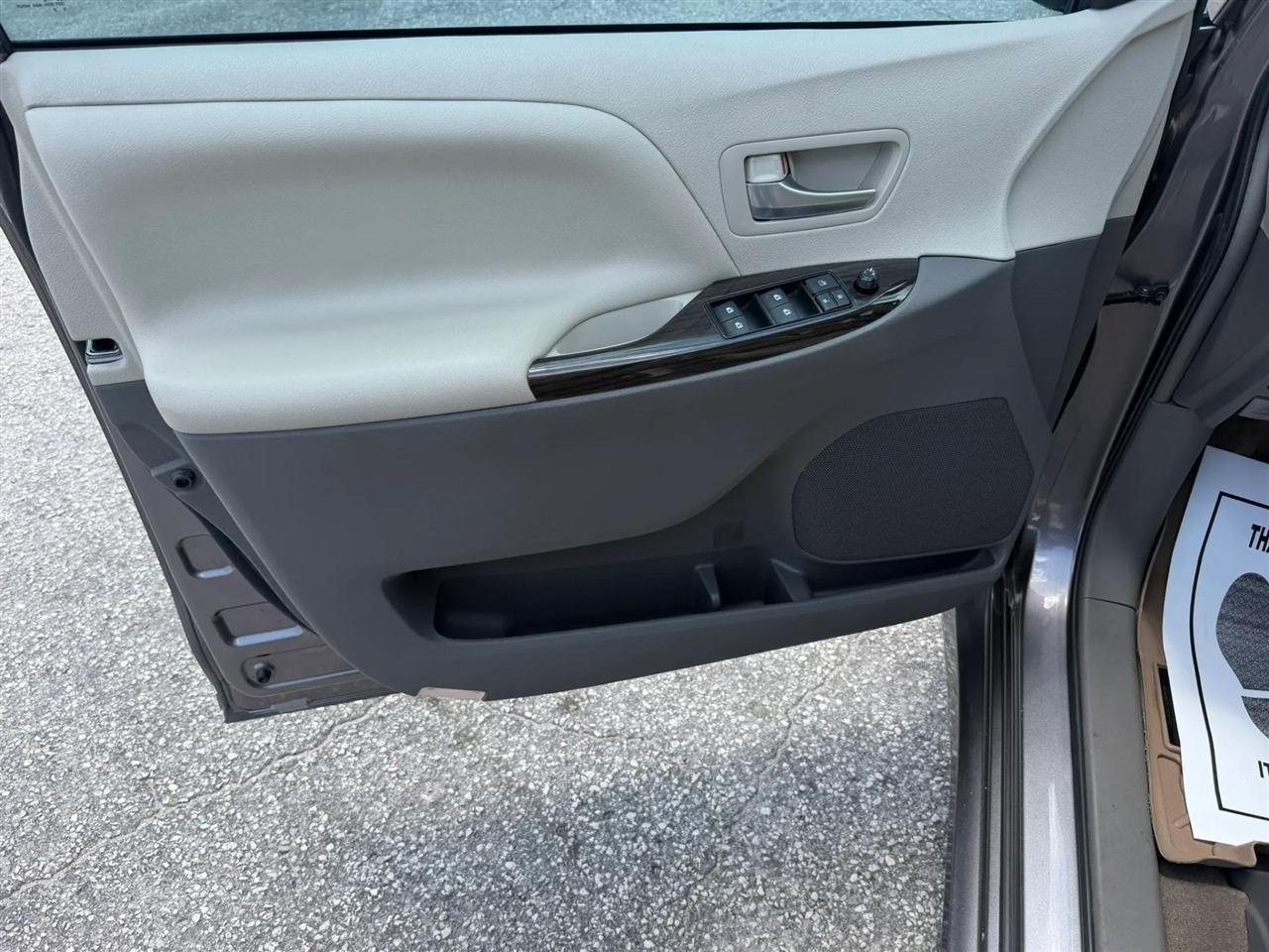 Toyota Sienna Limited Premium 7-Passenger 2018