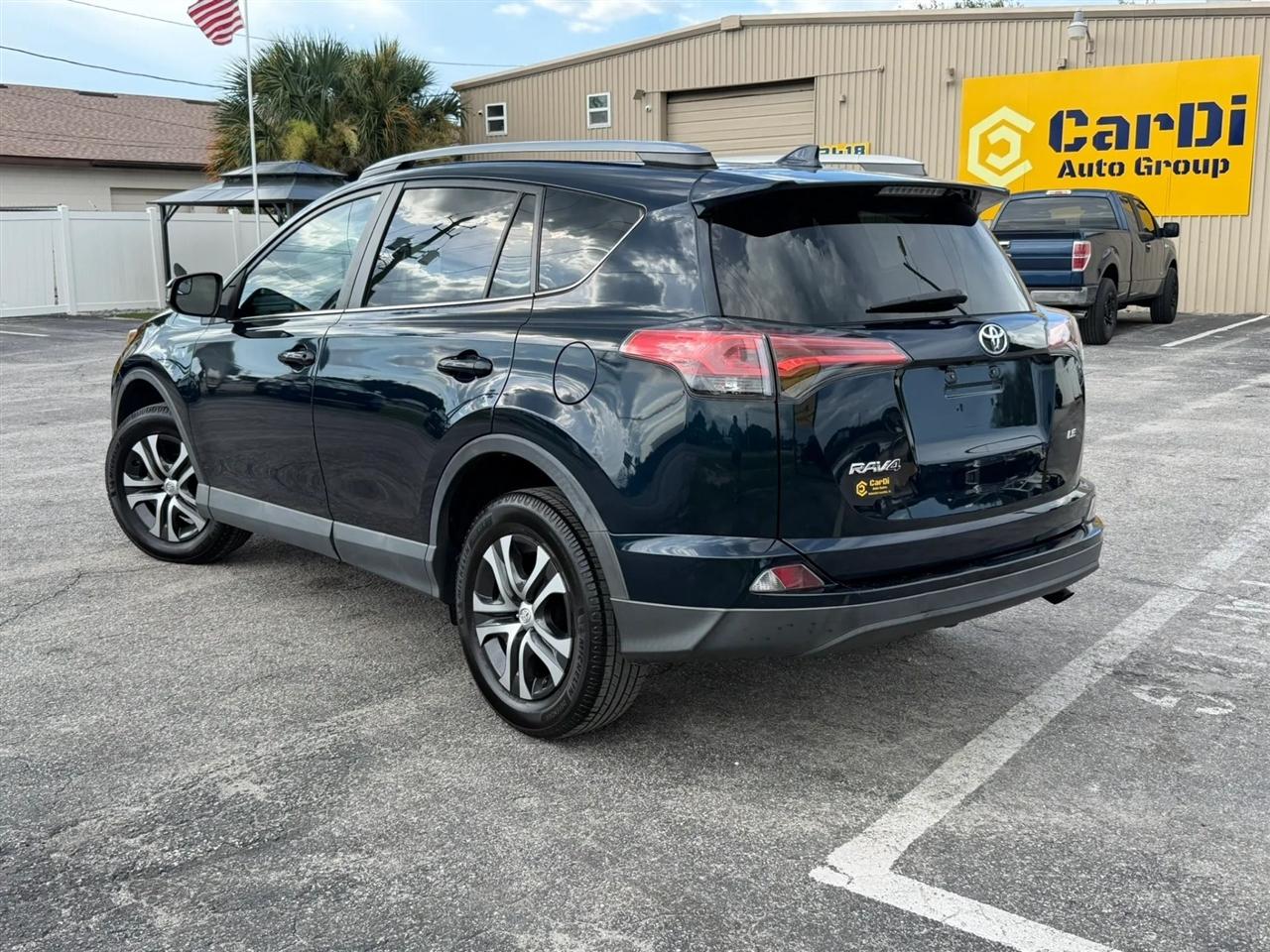 Toyota RAV4 LE FWD 2018