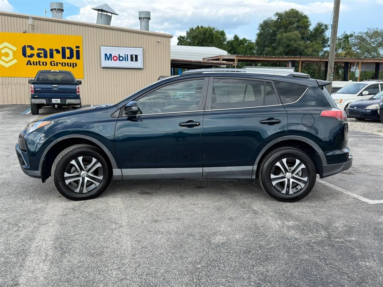 Toyota RAV4 LE FWD 2018