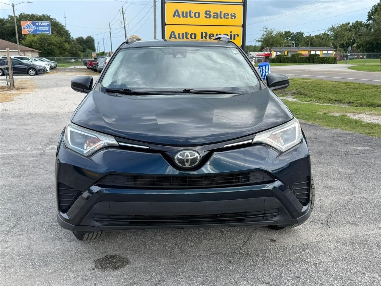 Toyota RAV4 LE FWD 2018