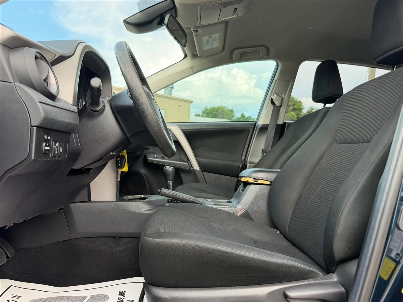 Toyota RAV4 LE FWD 2018
