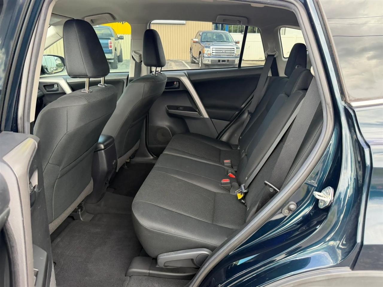 Toyota RAV4 LE FWD 2018