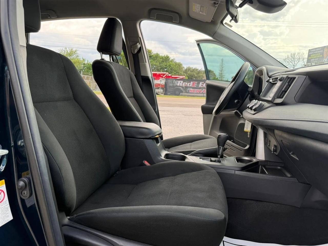 Toyota RAV4 LE FWD 2018