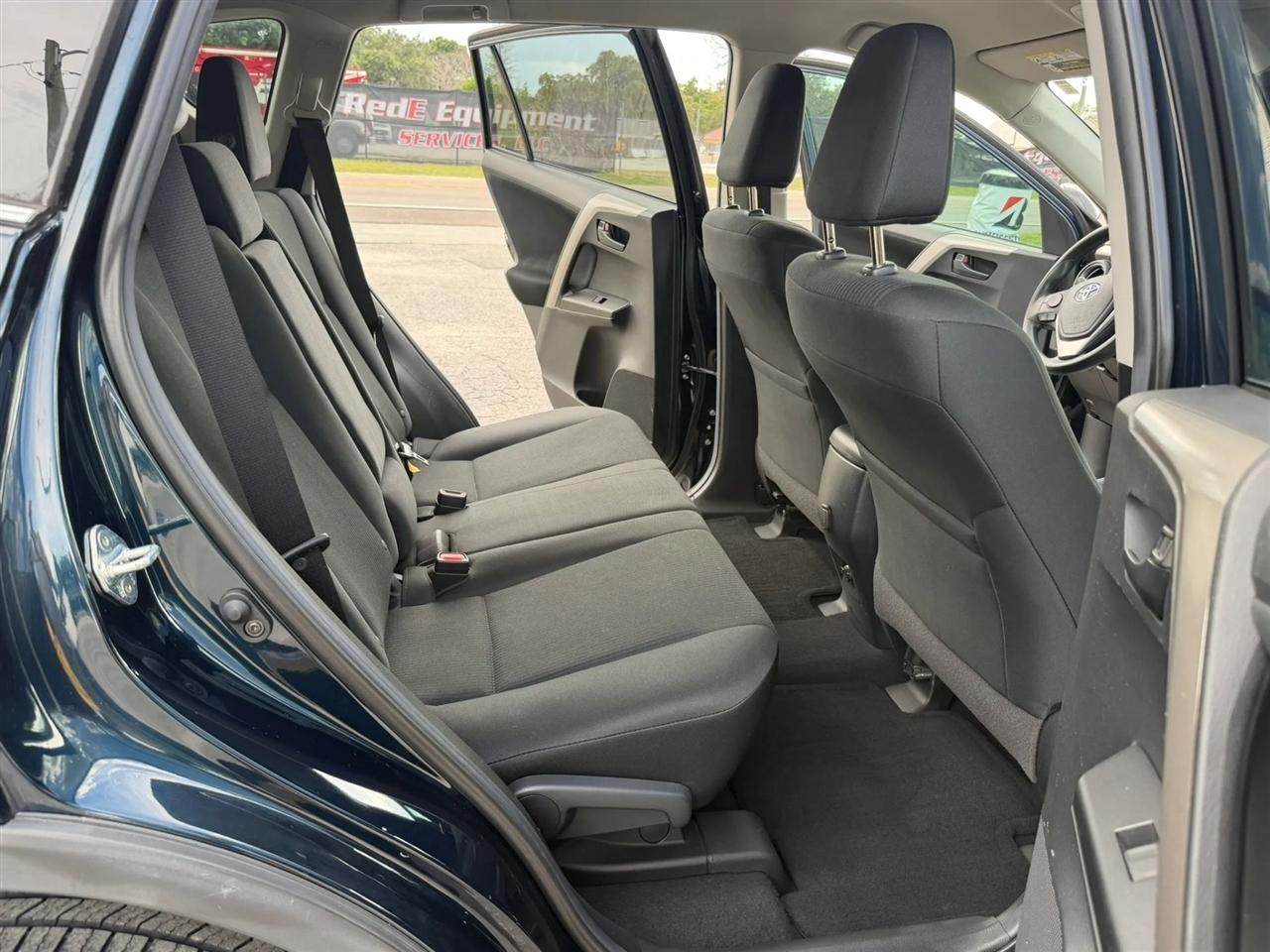 Toyota RAV4 LE FWD 2018