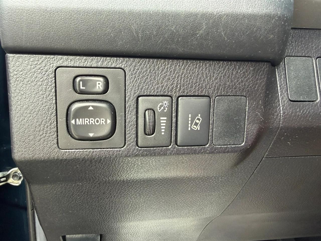 Toyota RAV4 LE FWD 2018