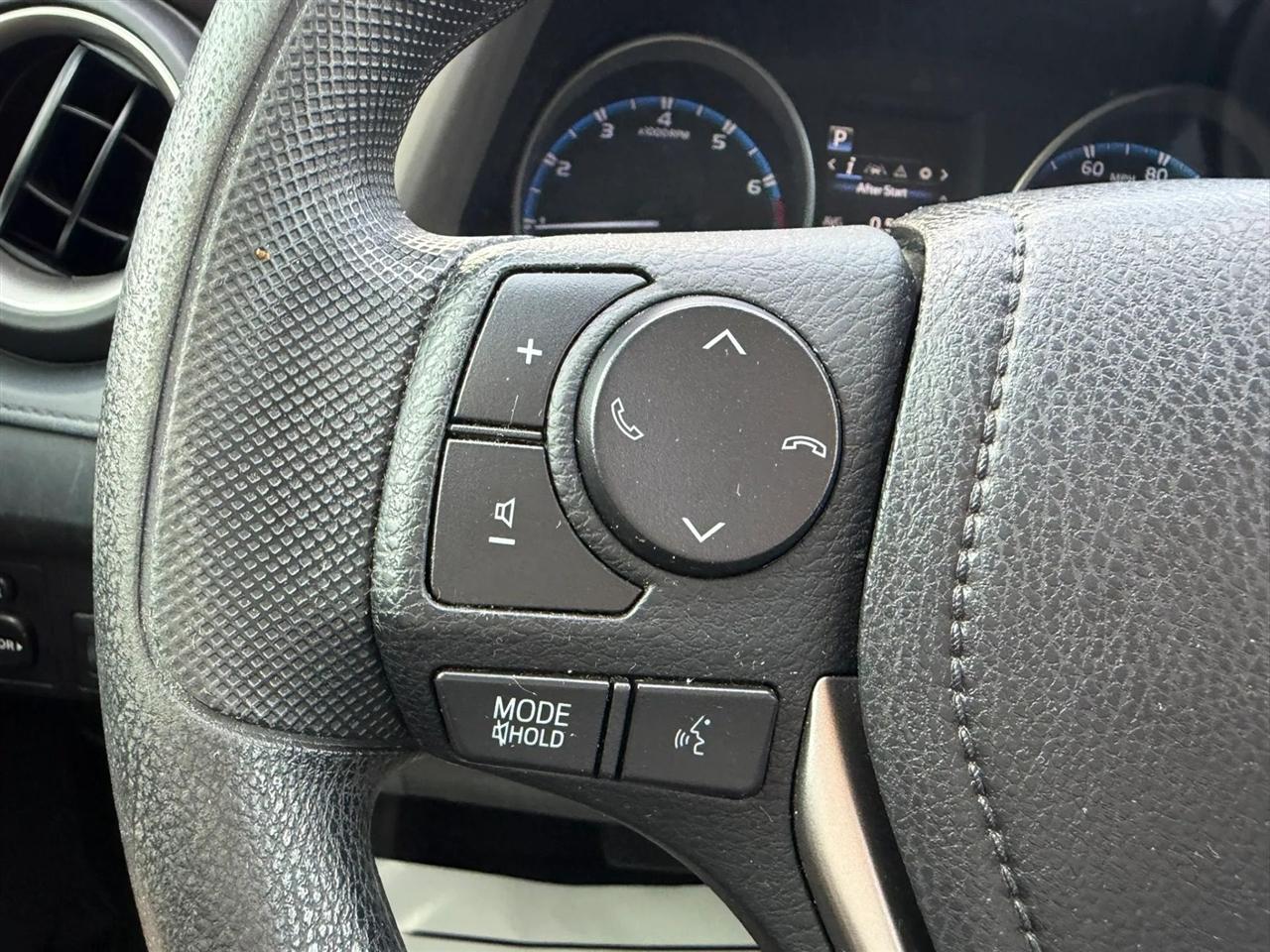 Toyota RAV4 LE FWD 2018