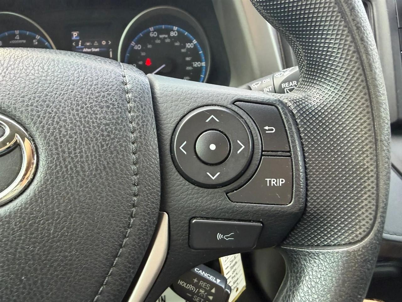 Toyota RAV4 LE FWD 2018