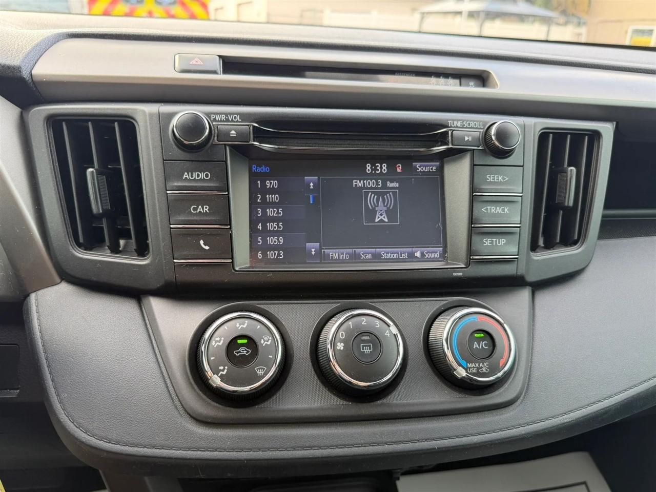 Toyota RAV4 LE FWD 2018