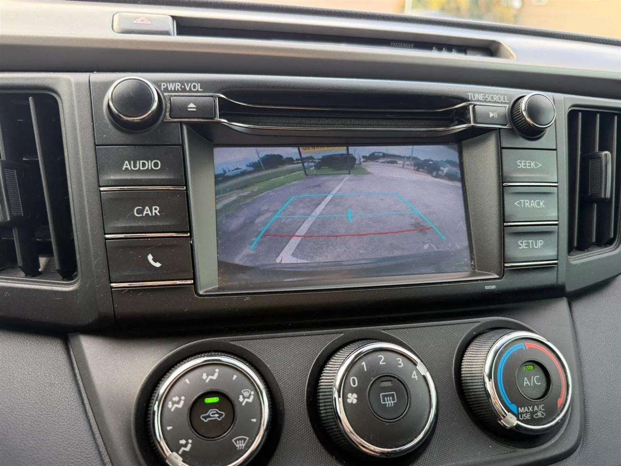 Toyota RAV4 LE FWD 2018
