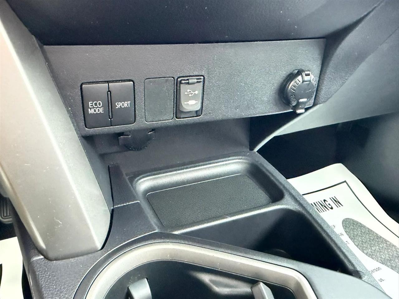 Toyota RAV4 LE FWD 2018