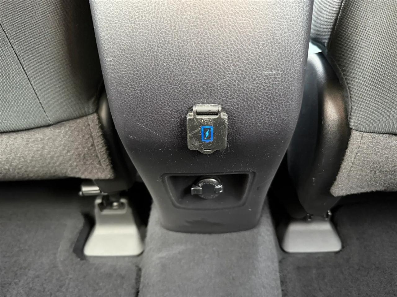 Toyota RAV4 LE FWD 2018