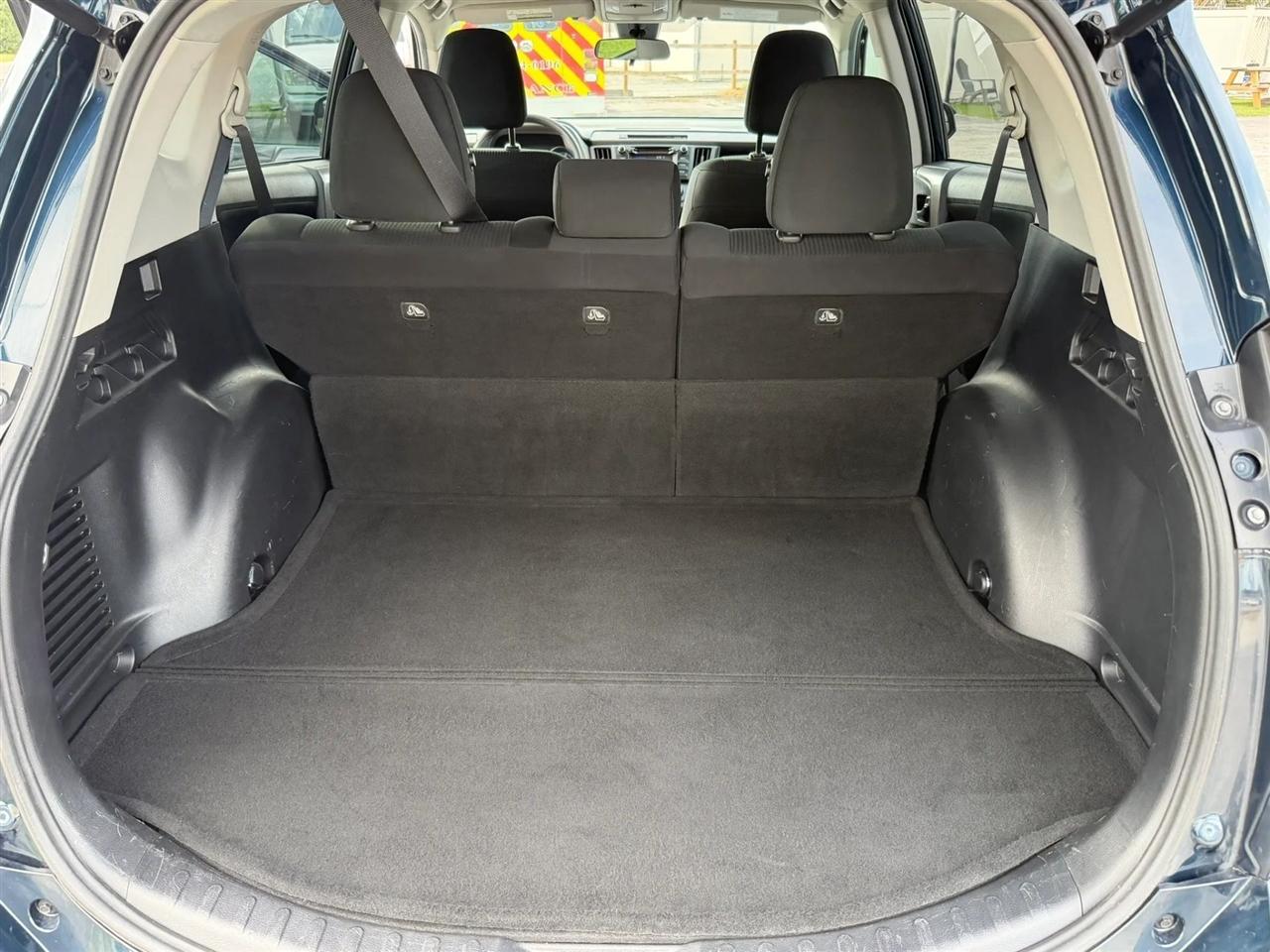 Toyota RAV4 LE FWD 2018