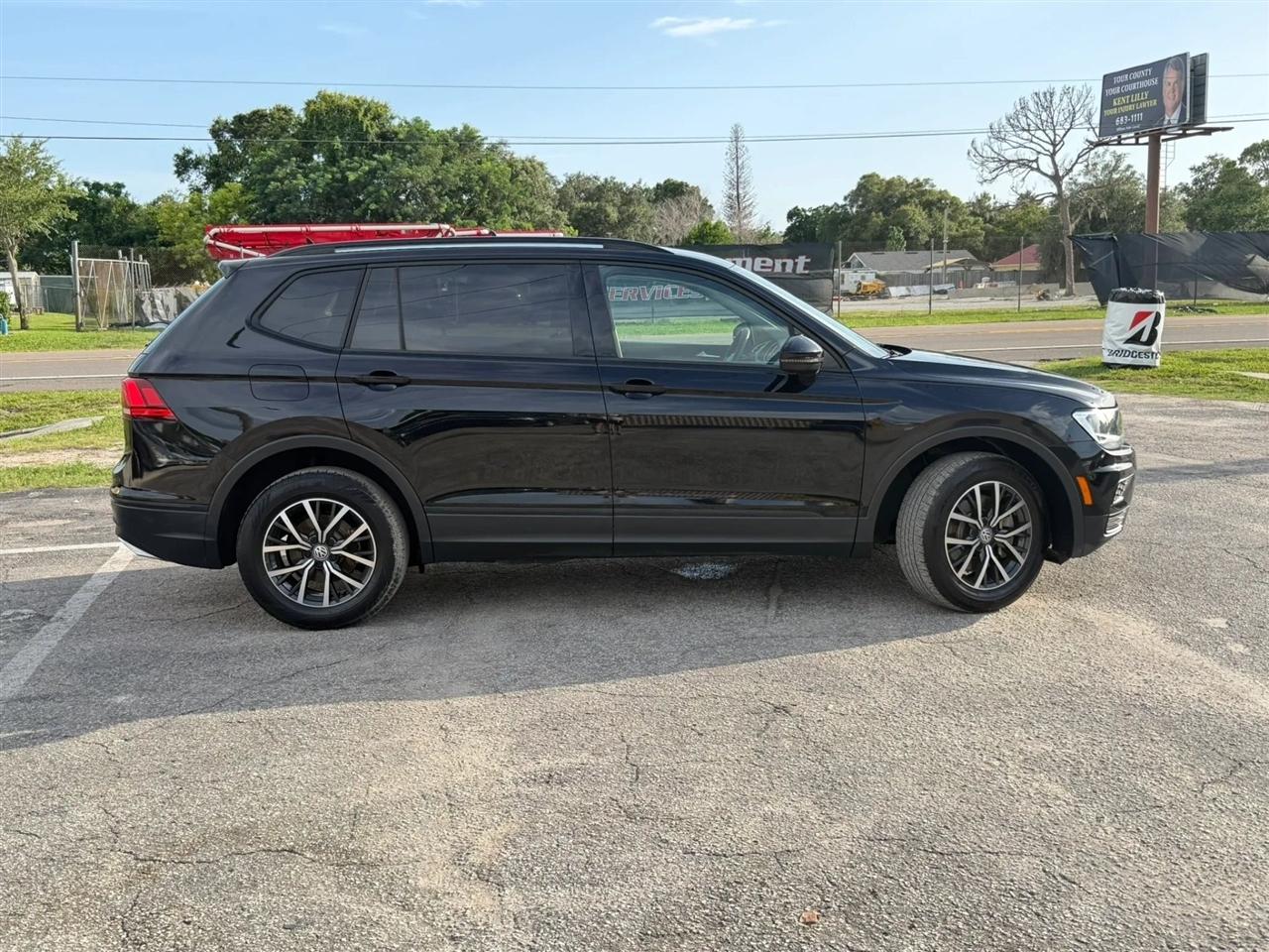 Volkswagen Tiguan S 2021