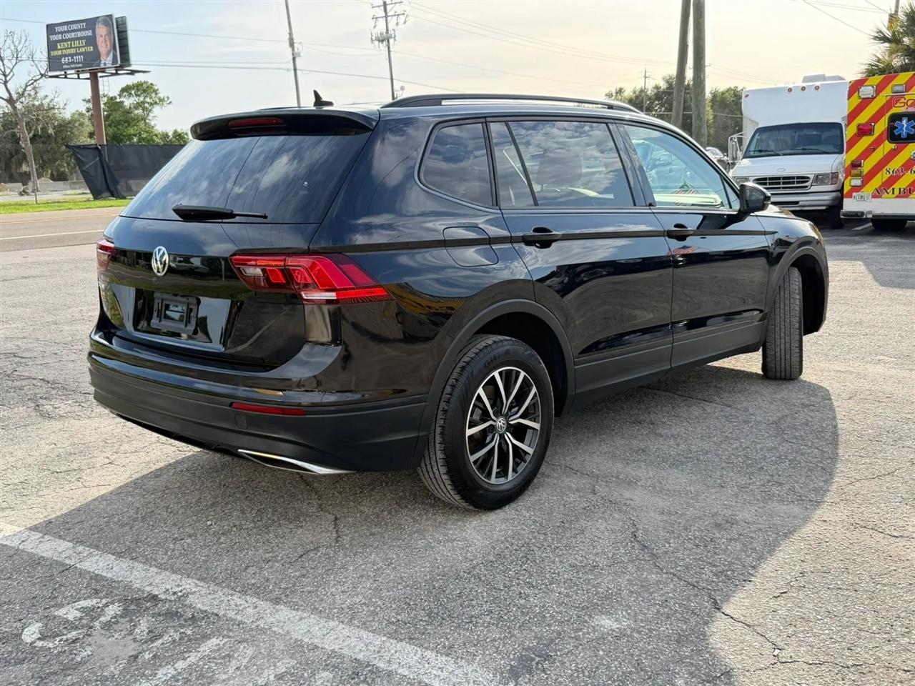 Volkswagen Tiguan S 2021