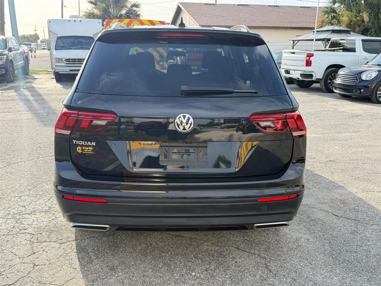 Volkswagen Tiguan S 2021