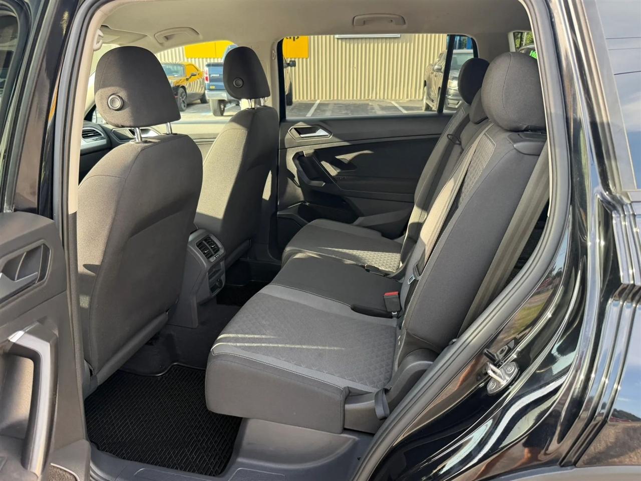 Volkswagen Tiguan S 2021