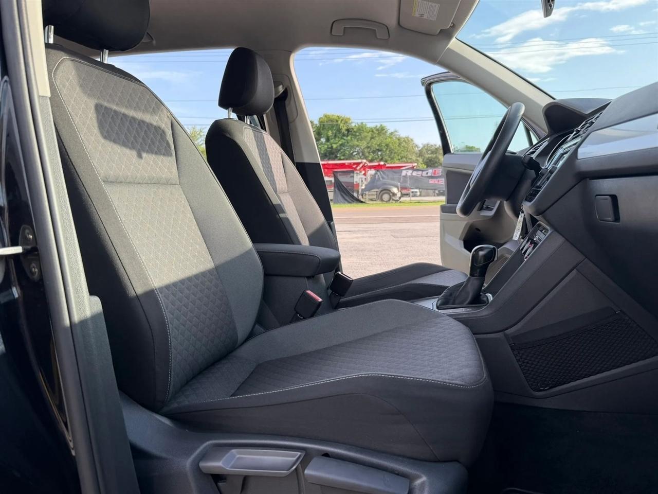 Volkswagen Tiguan S 2021