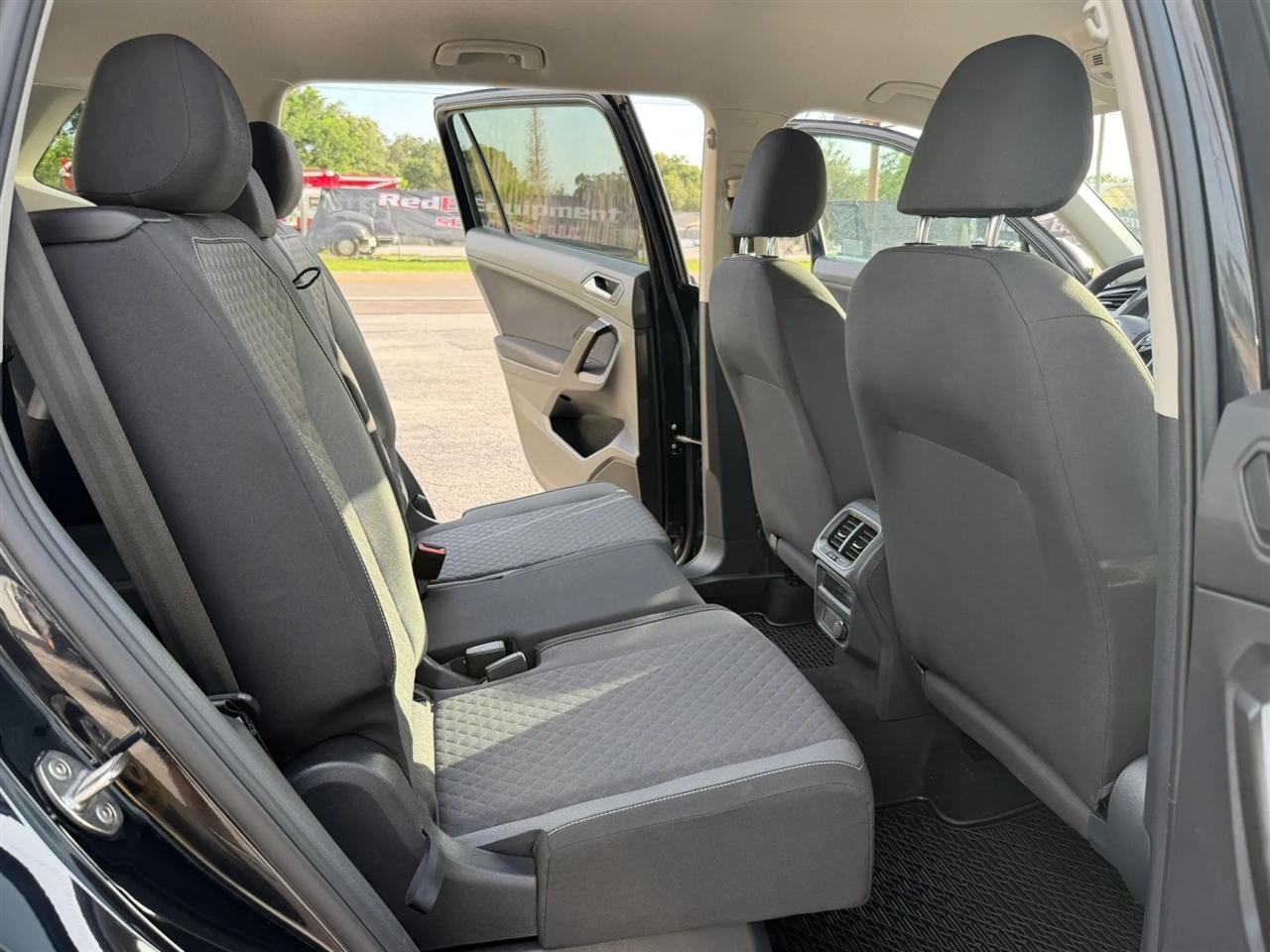 Volkswagen Tiguan S 2021