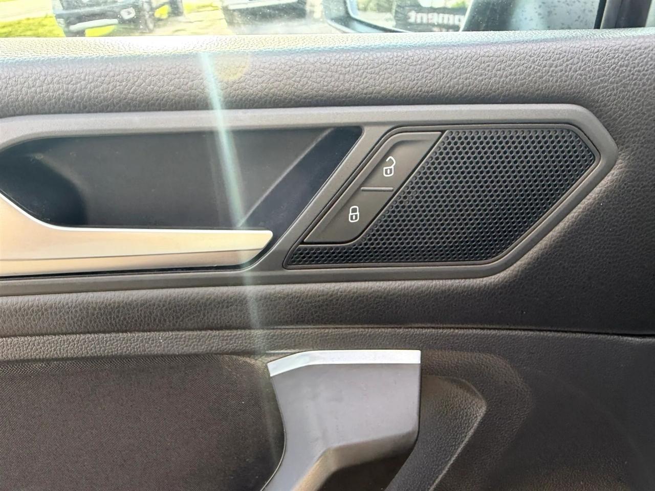 Volkswagen Tiguan S 2021