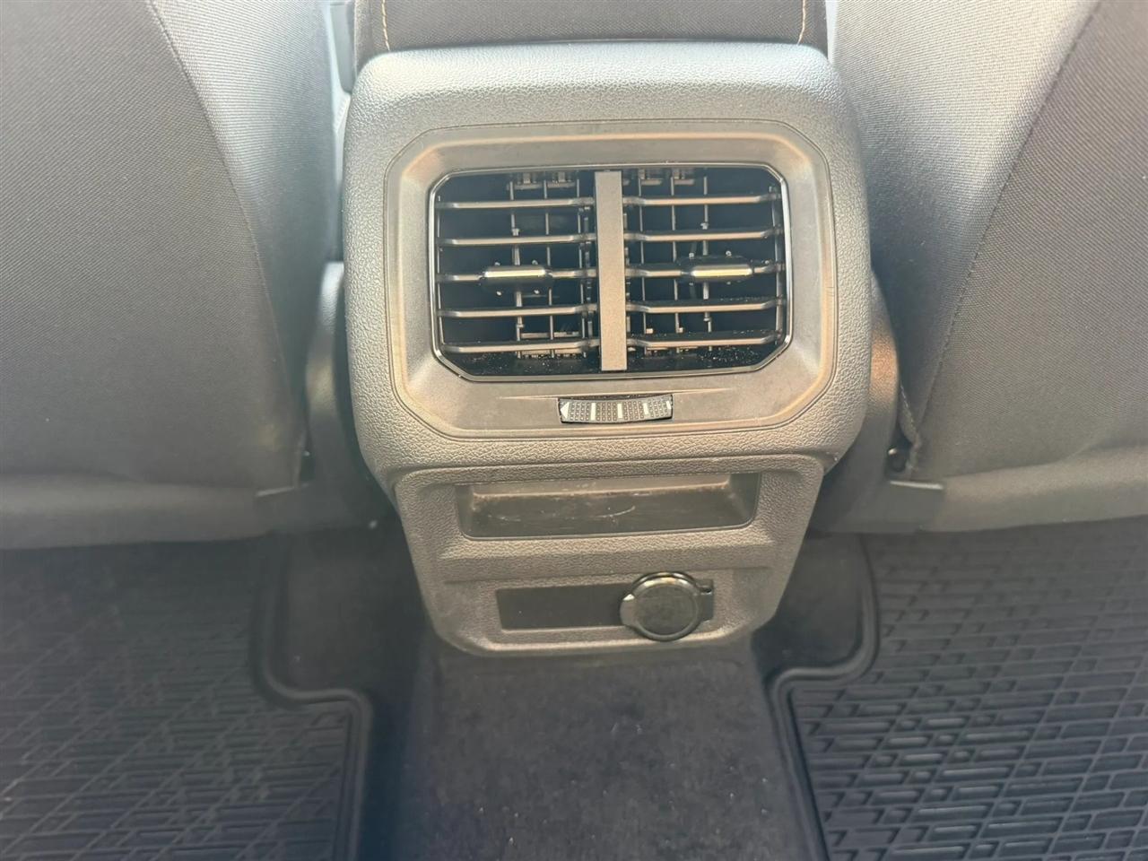 Volkswagen Tiguan S 2021