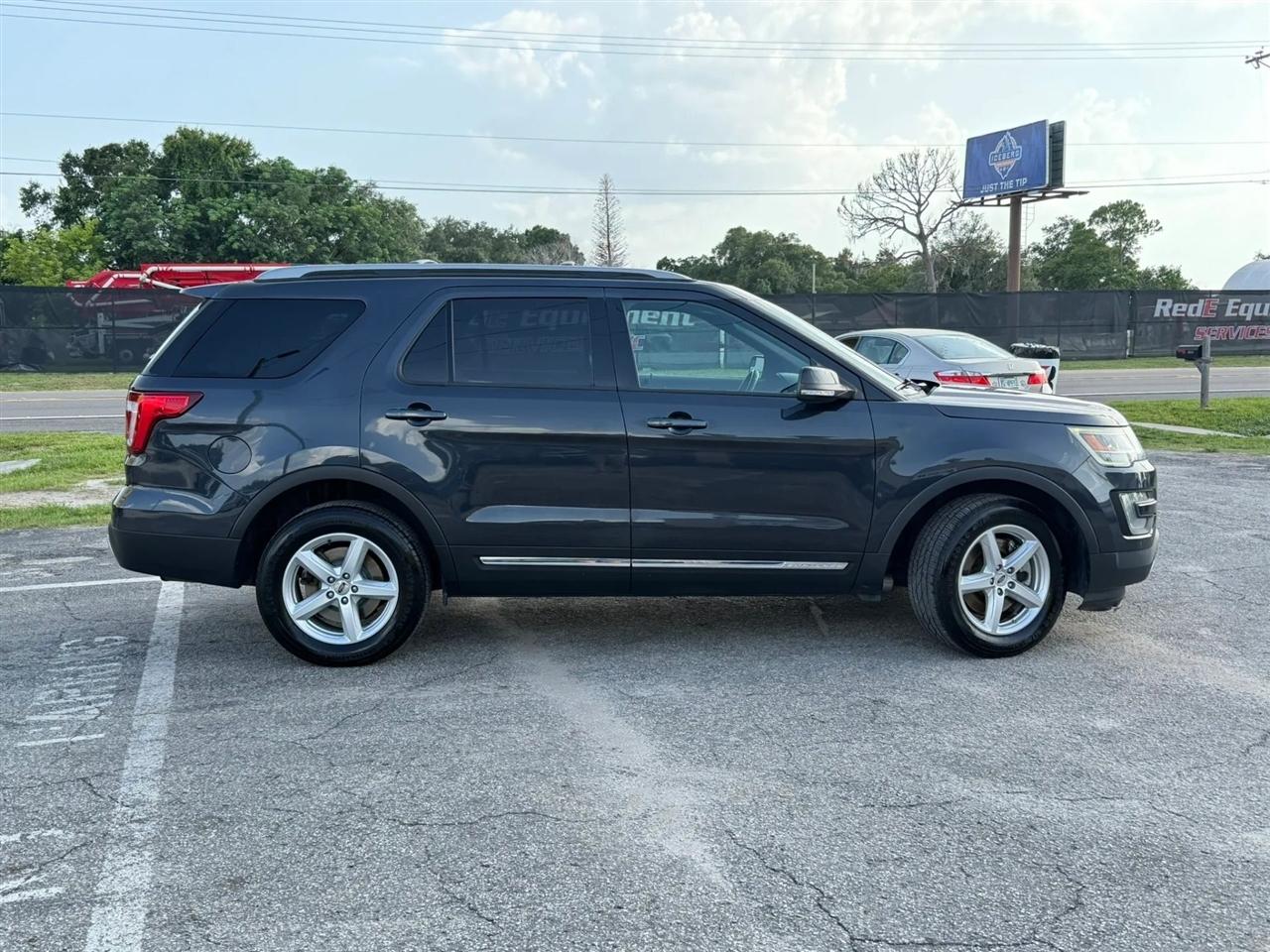 Ford Explorer XLT 4WD 2017