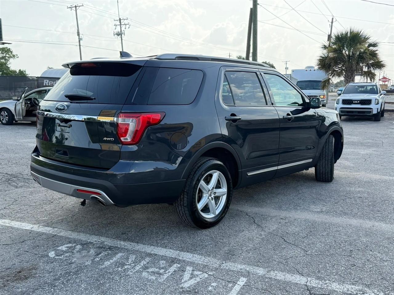 Ford Explorer XLT 4WD 2017