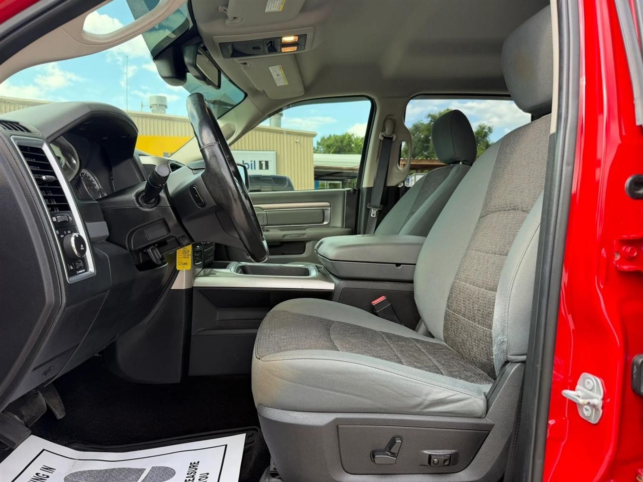 RAM 1500 SLT Crew Cab SWB 4WD 2016