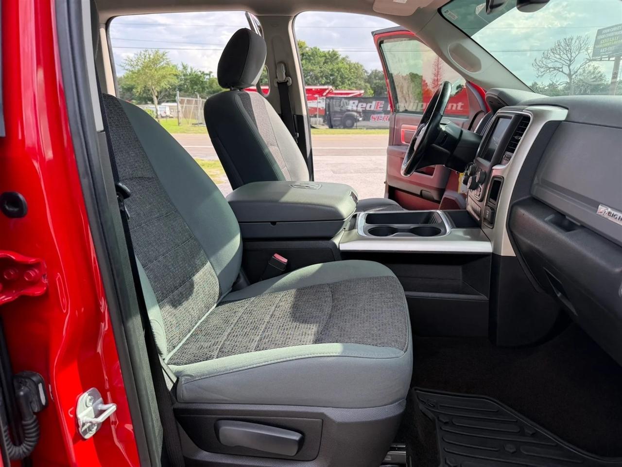 RAM 1500 SLT Crew Cab SWB 4WD 2016