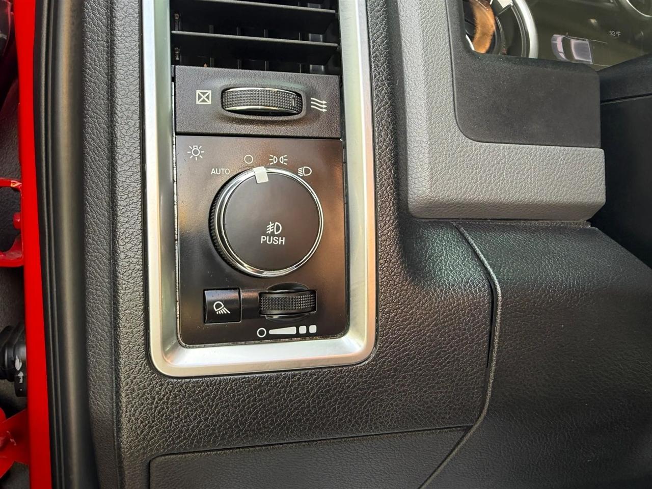 RAM 1500 SLT Crew Cab SWB 4WD 2016