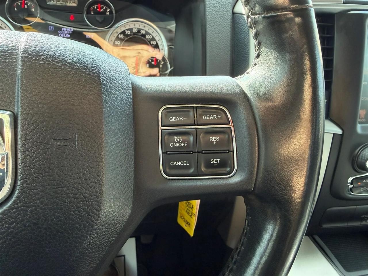 RAM 1500 SLT Crew Cab SWB 4WD 2016