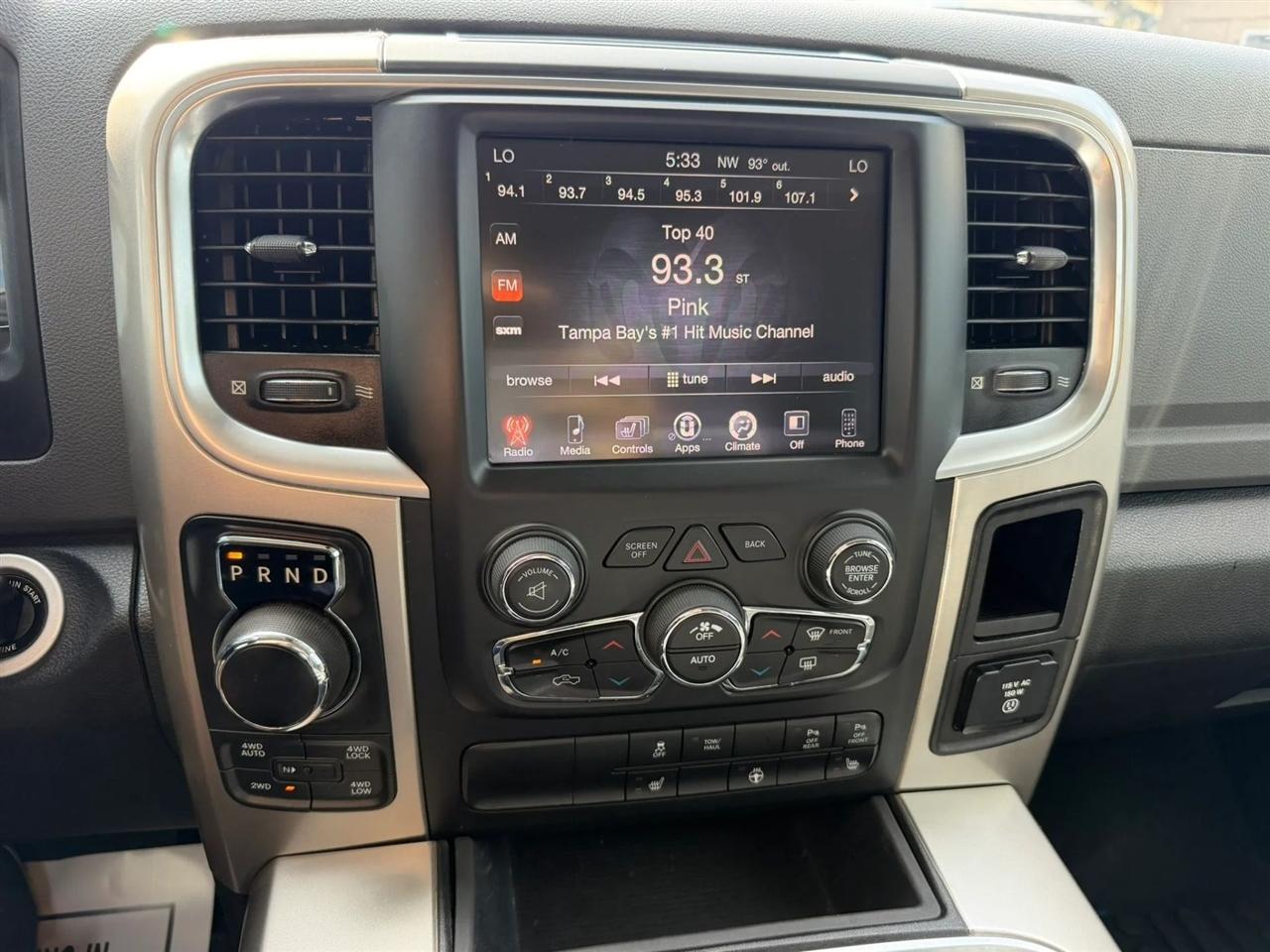 RAM 1500 SLT Crew Cab SWB 4WD 2016