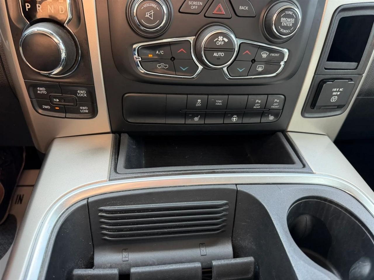 RAM 1500 SLT Crew Cab SWB 4WD 2016