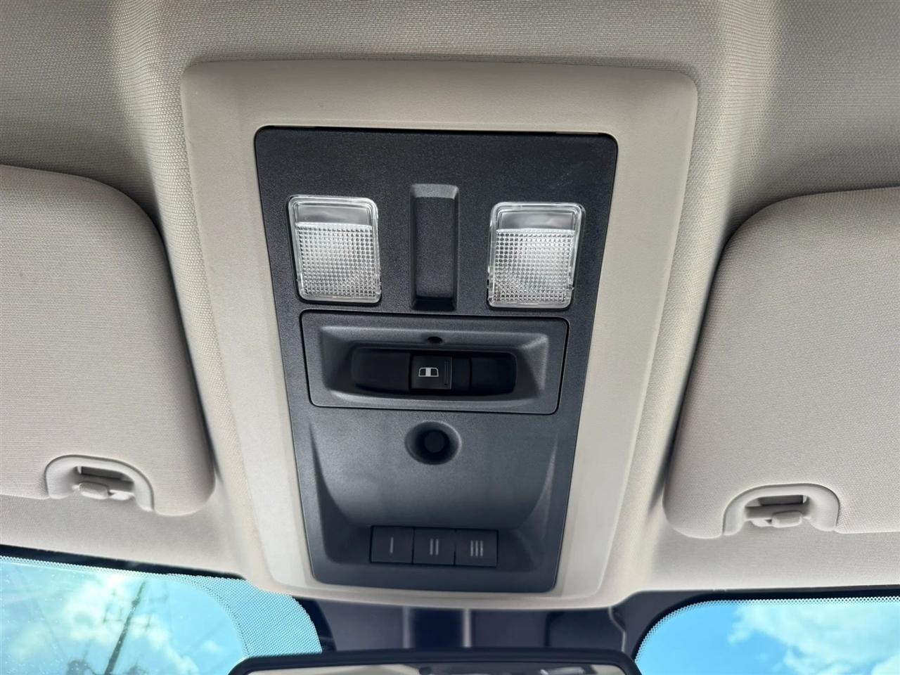 RAM 1500 SLT Crew Cab SWB 4WD 2016