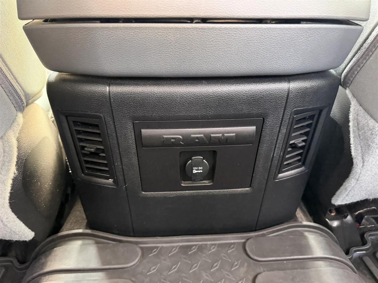 RAM 1500 SLT Crew Cab SWB 4WD 2016