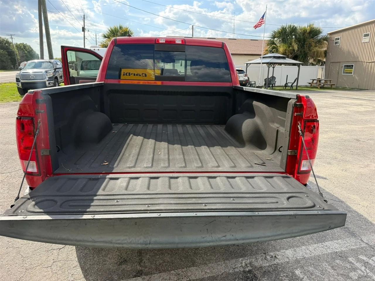 RAM 1500 SLT Crew Cab SWB 4WD 2016