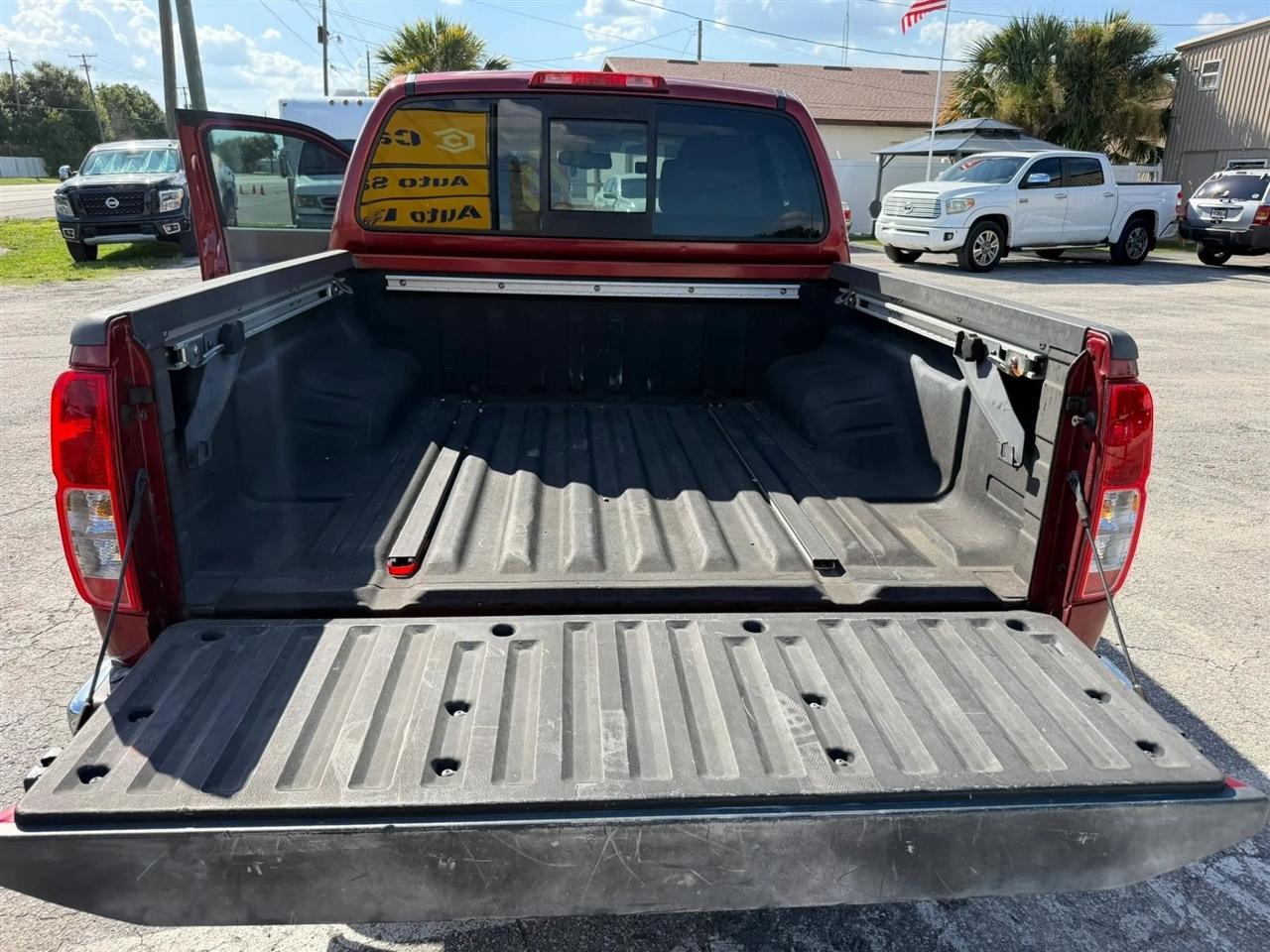 Nissan Frontier S Crew Cab 5AT 2WD 2015