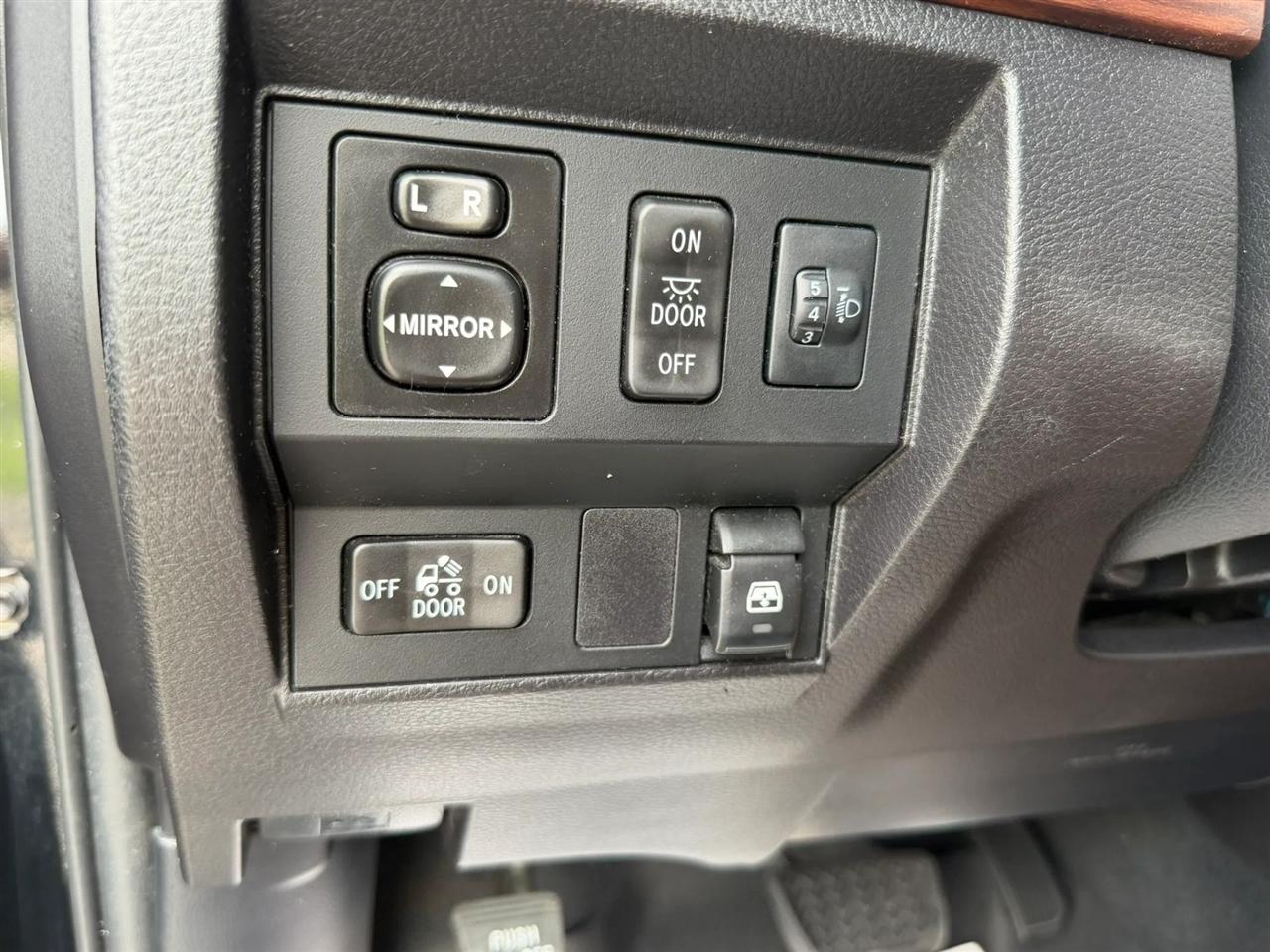 Toyota Tundra Limited 5.7L FFV CrewMax 4WD 2014
