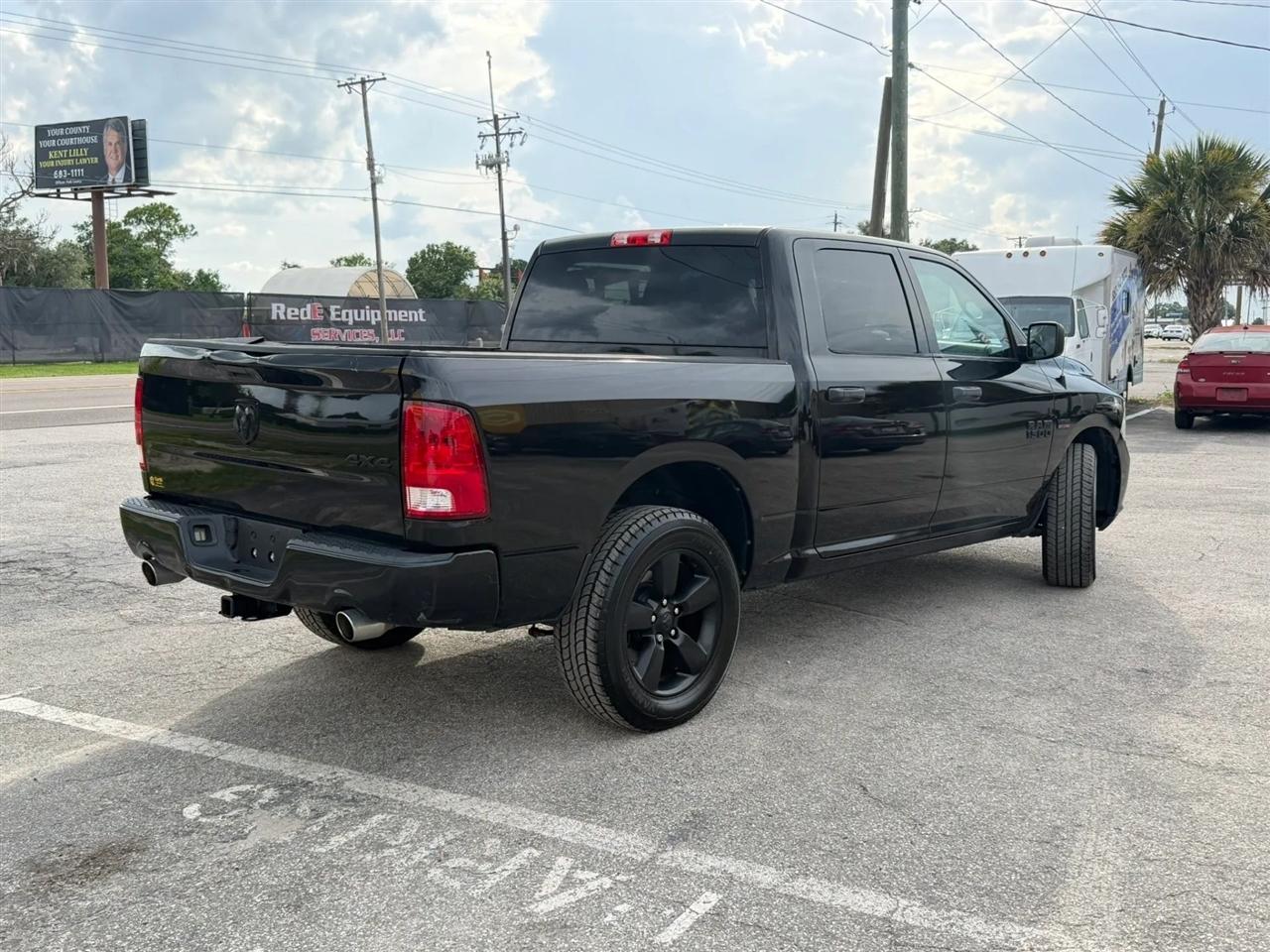 RAM 1500 Tradesman Crew Cab SWB 4WD 2016