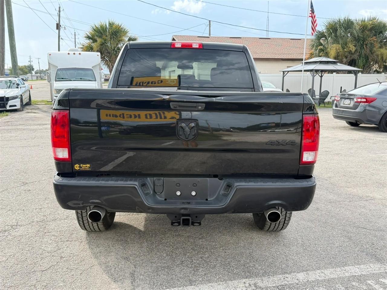 RAM 1500 Tradesman Crew Cab SWB 4WD 2016
