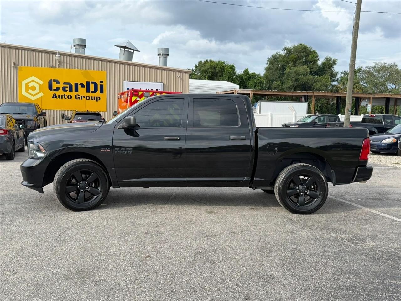 RAM 1500 Tradesman Crew Cab SWB 4WD 2016